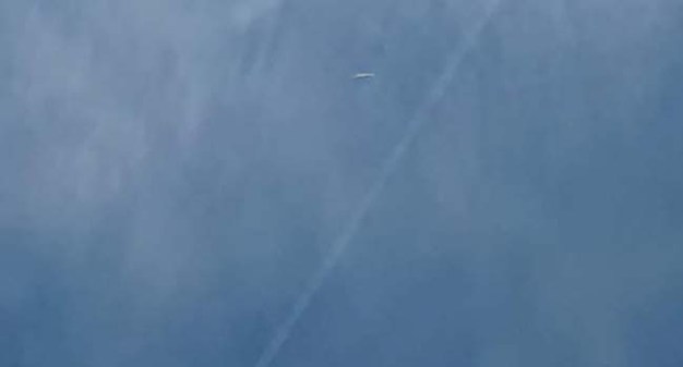 Jet stream from plane with enlargement of lozenge object visible